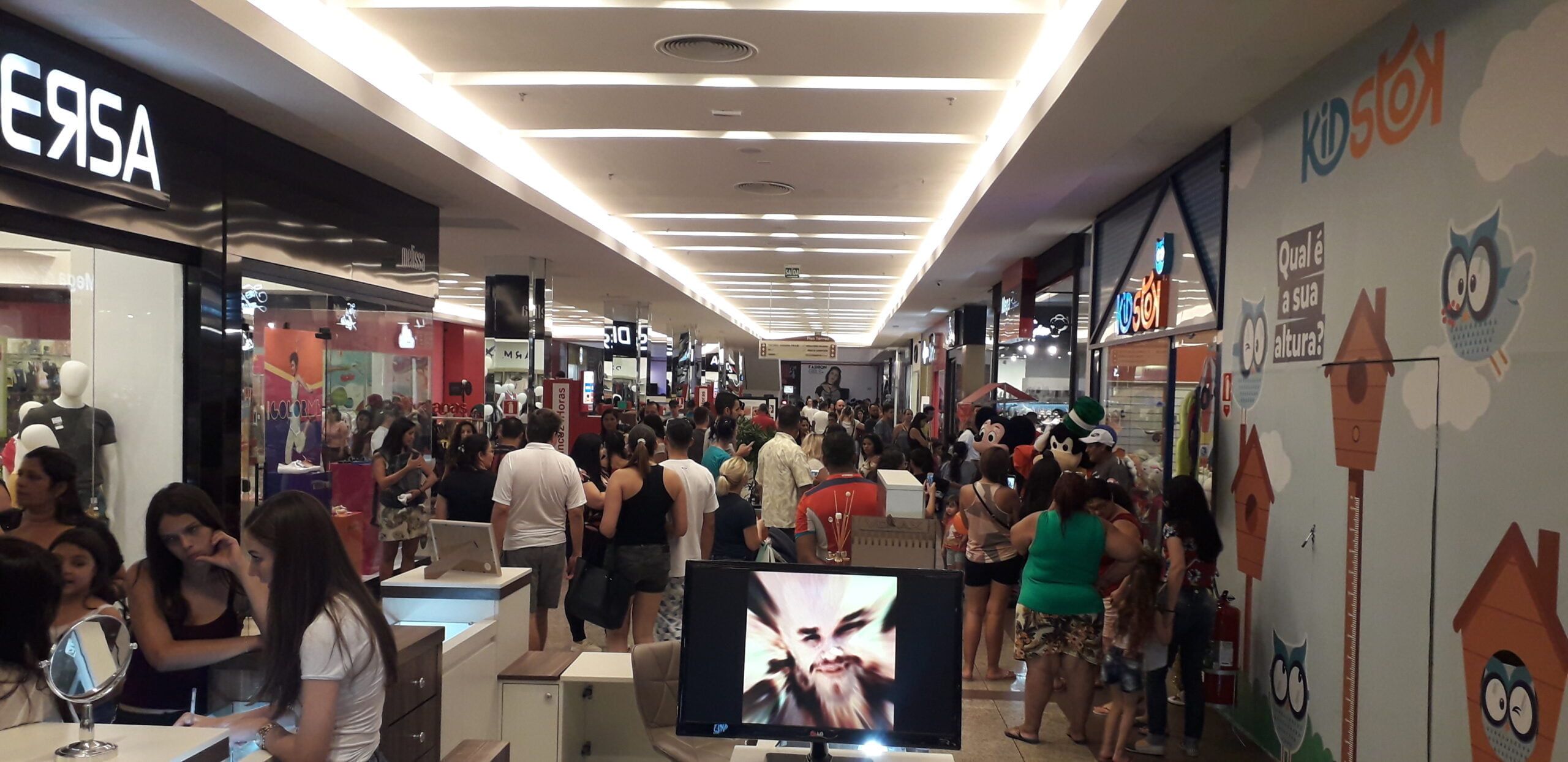 Popula O Lota Anhanguera Parque Shopping No Dia Das Crian As