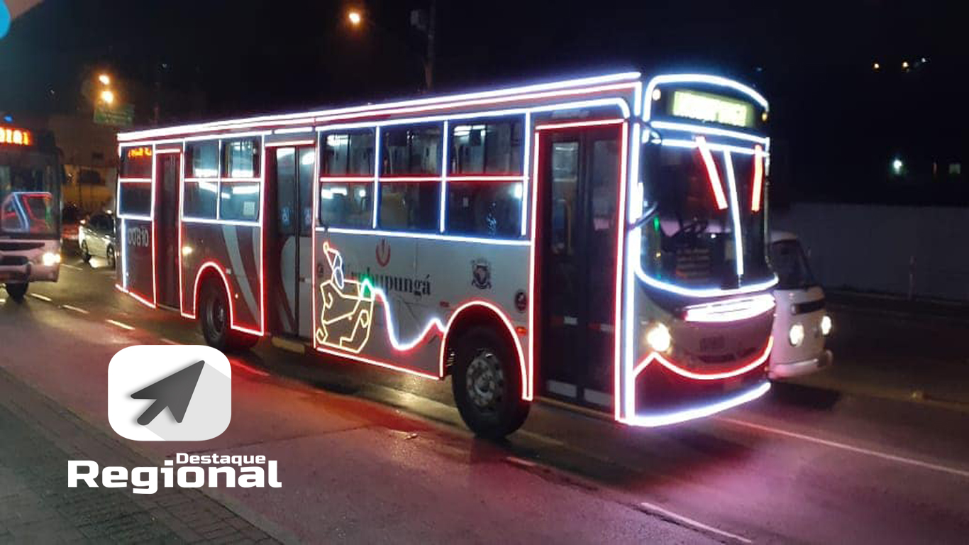 Ônibus decoração natalina começa circular em Cajamar