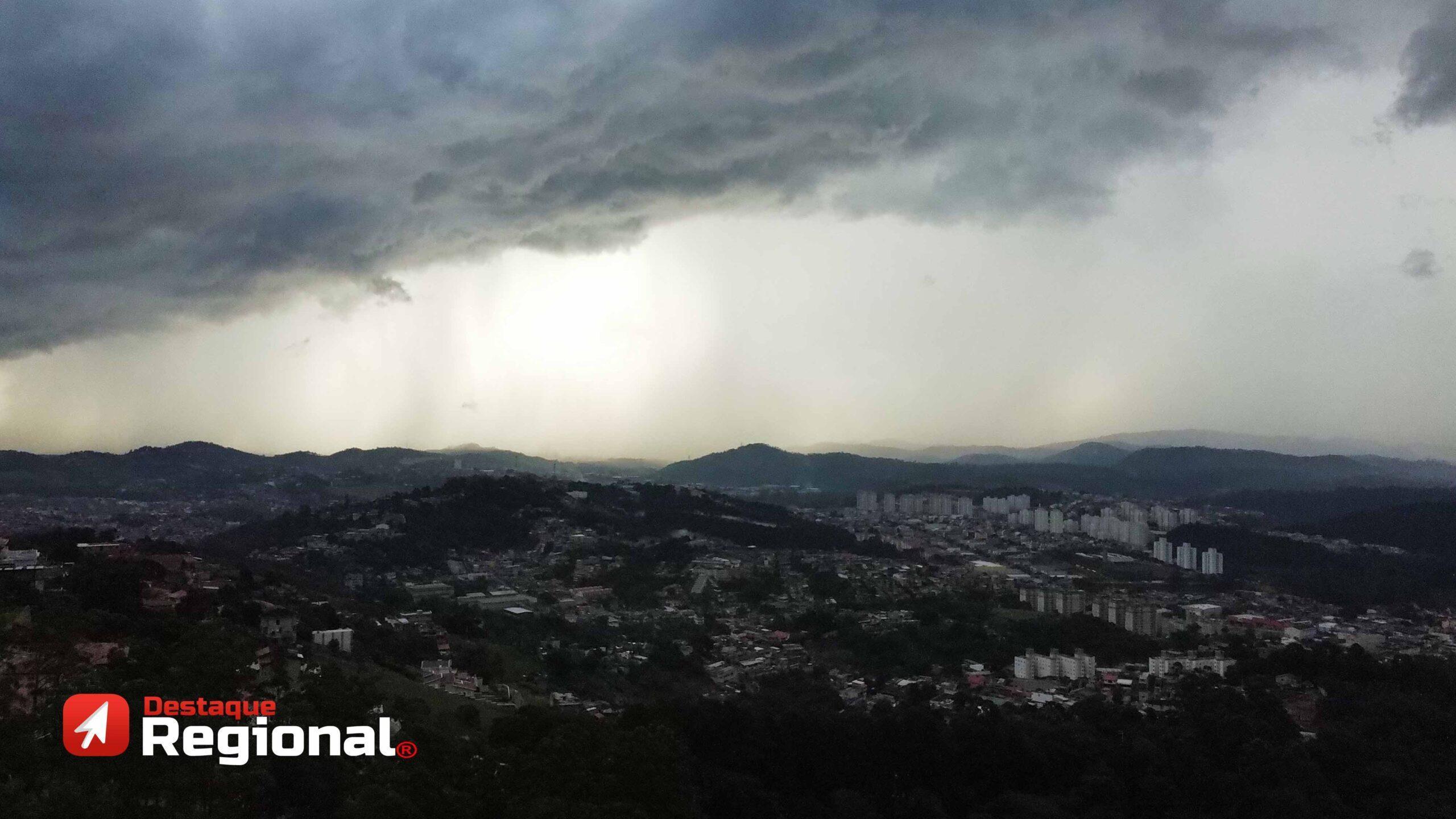 Fim De Semana Ser De Tempo Nublado E Chuva A Qualquer Hora