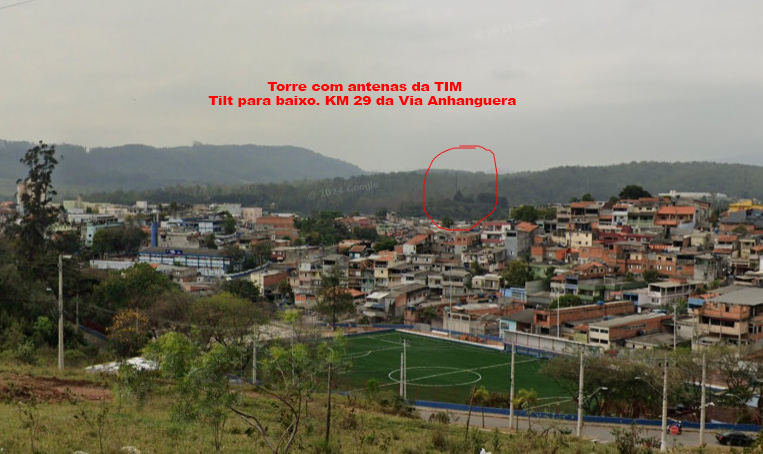 Local-da-torre-com-antenas-da-TIM-com-TILT-com-inclinacao-para-baixo-.jpg